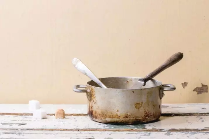 燒了一個平底鍋，怎麼洗？ 49張照片如何清潔燒牛奶和堵塞的菜餚，而不是在家清理Nagara的桶 21844_34