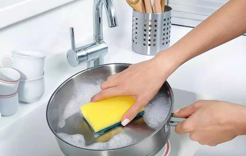 Brandde een steelpan, hoe te wassen? 49 Foto's Hoe de gerechten van de gebrande melk en jam schoon te maken dan om de emmer van Nagara thuis schoon te maken 21844_8