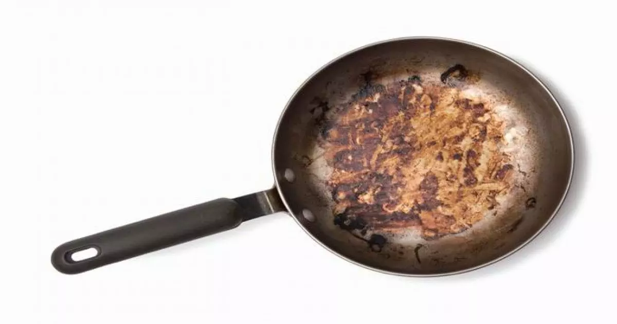 How to clean a cast-iron frying pan of a deposit in the home? 32 photos How and what to wash a thick layer of soot, old grease and rust from the dishes 21846_4