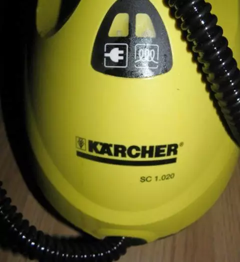 Karcher Steam Cleaner (47 foto's): Irons met stoomgenerator, professionele en handmatige stoomboten. Hoe het appartement te gebruiken om te reinigen? 21856_19