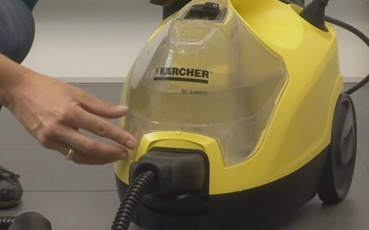 Karcher Steam Cleaner (47 снимки): ютии с парогенератор, професионален и ръчен параход. Как да използвате апартамента за почистване? 21856_38