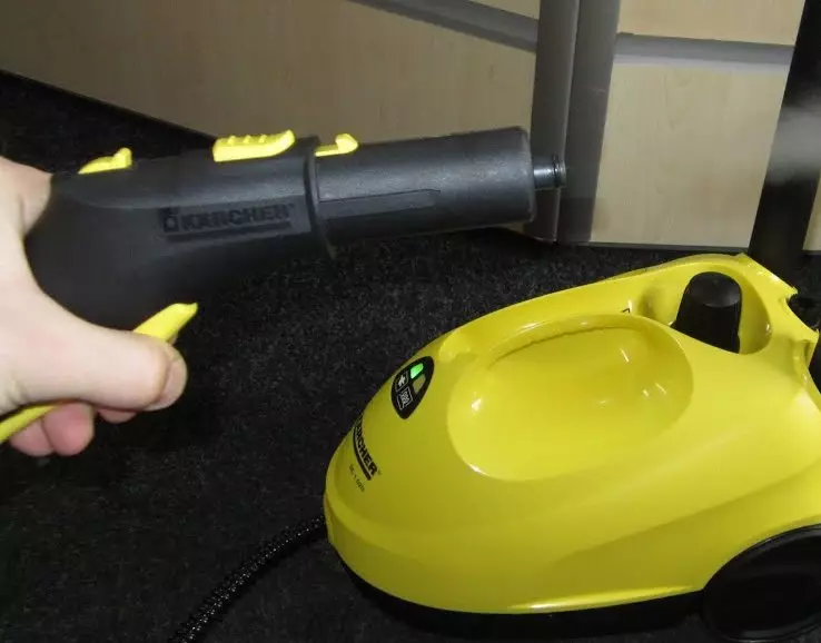 Karcher Steam Cleaner (47 fotos): ferros com gerador de vapor, vapores profissionais e manuais. Como usar o apartamento para limpeza? 21856_42