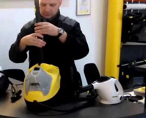 Karcher Steam Cleaner (47 снимки): ютии с парогенератор, професионален и ръчен параход. Как да използвате апартамента за почистване? 21856_43