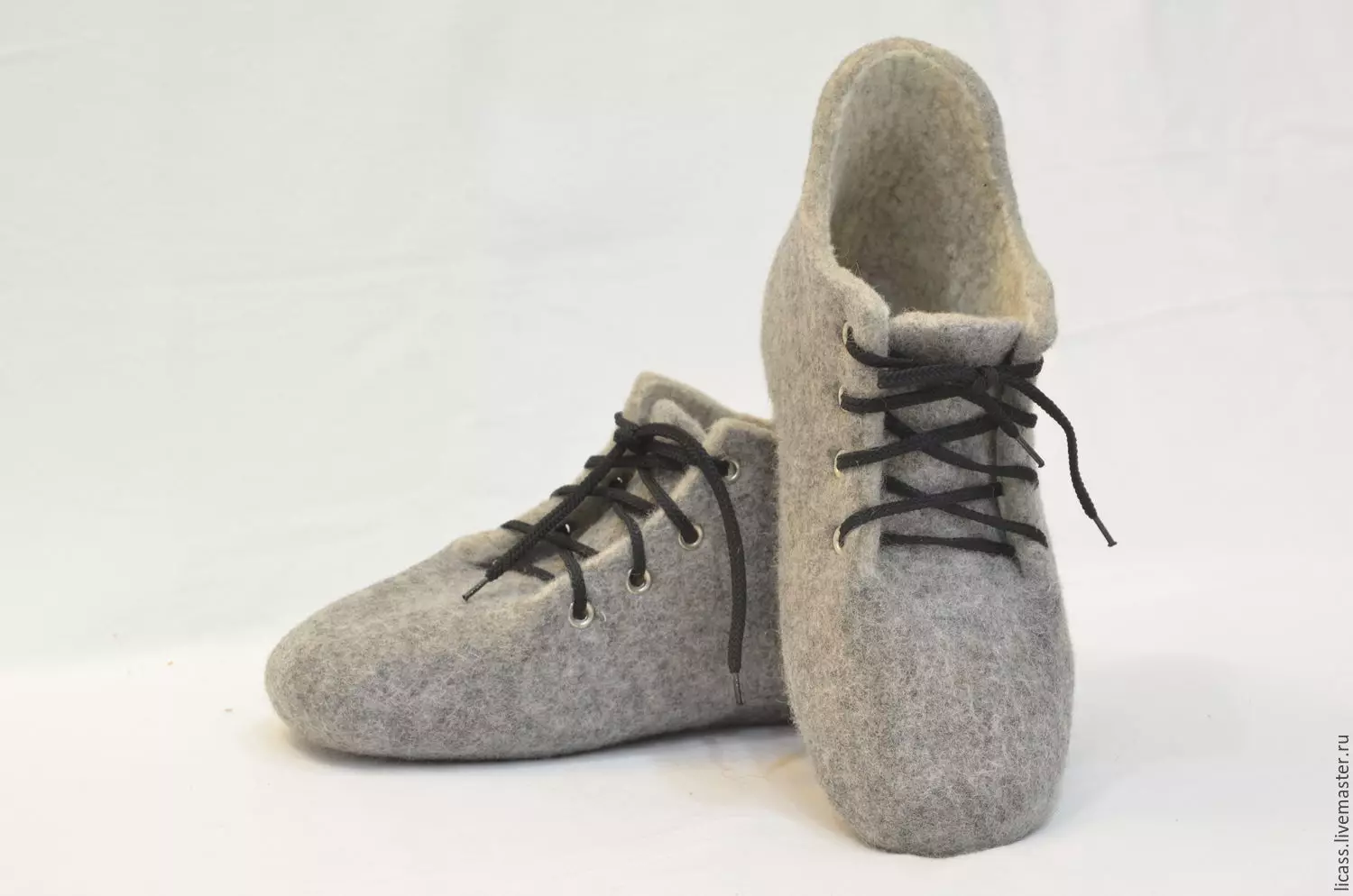 Sneakers (159 mga larawan): cool na mga modelo at disenyo 2021, naka-istilong machine na may fur coat, slimming sapatos at ehersisyo kaysa naiiba mula sa sample 2185_95