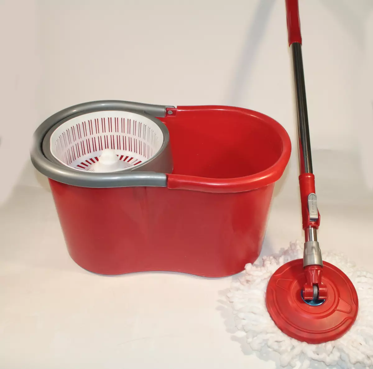 Mops sa korpom: MOP samočišćenja sa kantu za pranje podova i čišćenje, ravne modele i sa okruglim centrifuga. Kako odabrati set? 21863_2
