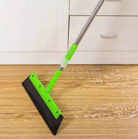 mops ຢາງ: mops ຊັ້ນທີ່ມີ nozzle ຢາງສໍາລັບຕັດນ້ໍາ, ມີ bristle ຢາງພາລາສໍາລັບການເຮັດຄວາມສະອາດ, ປະເພດອື່ນໆຂອງ mop ການຄ້າ 21866_10