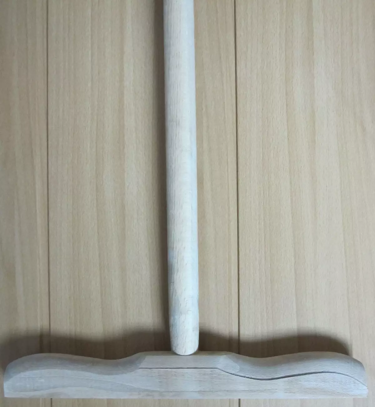 Drvena mops (21 slike): konvencionalni brus sa drvenim rezač 50 i 130 cm za podnu pranje, druge vrste, njihove tehničke karakteristike. Kako nositi krpu? 21875_15
