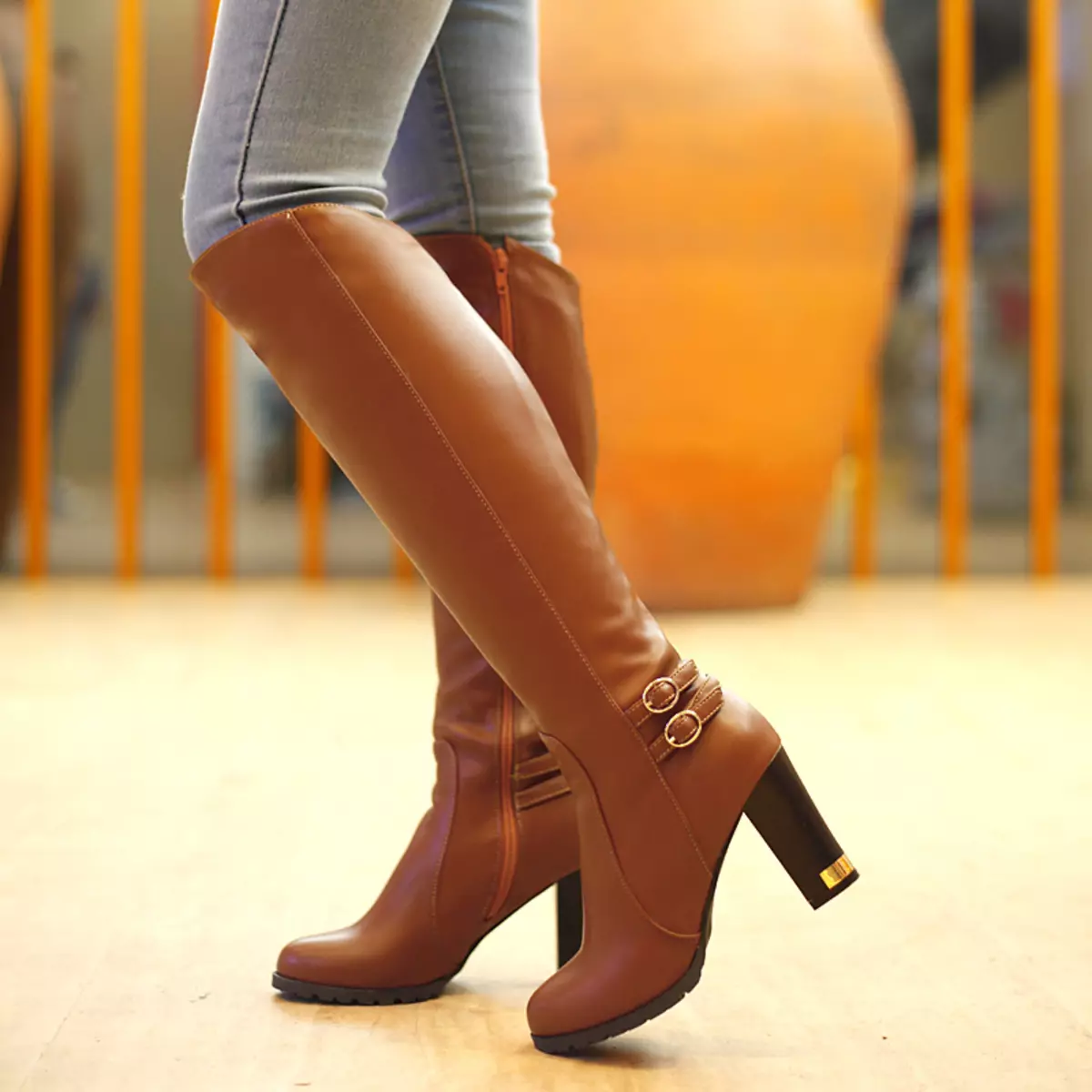 Çizme në gjunjë (44 foto): Modelet e grave dimërore 2188_10