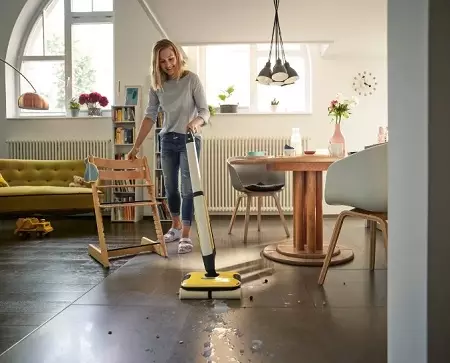 Karrcher Mops (34 fotografije): Pregled pare mazove za dom, čišćenje mops-vakuum za čišćenje za pranje pod, pregled bežičnih baterija. Recenzije kupaca 21895_14
