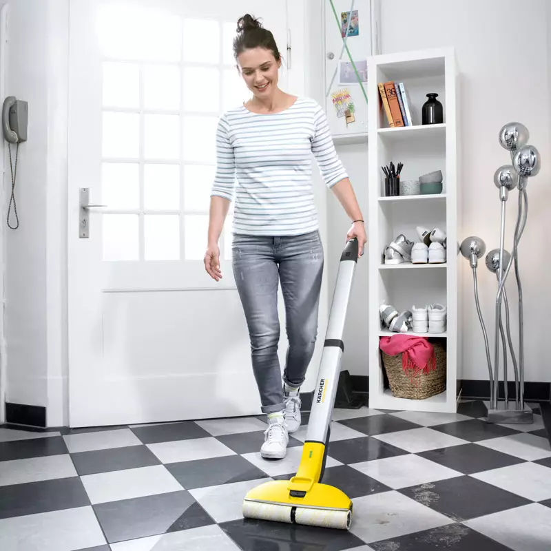 Karrcher Mops (34 fotografije): Pregled pare mazove za dom, čišćenje mops-vakuum za čišćenje za pranje pod, pregled bežičnih baterija. Recenzije kupaca 21895_31