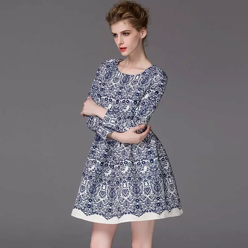 Moderigtigt kjole med flerlags nederdel 2016