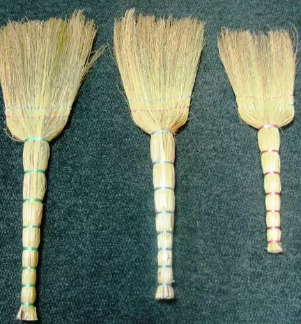 Cleaning Broom (42 fotos): O que fai que unha vasoira arrasar o chan das instalacións? Cal é o nome dunha vasoira de po? Como ferviente usar? 21901_5