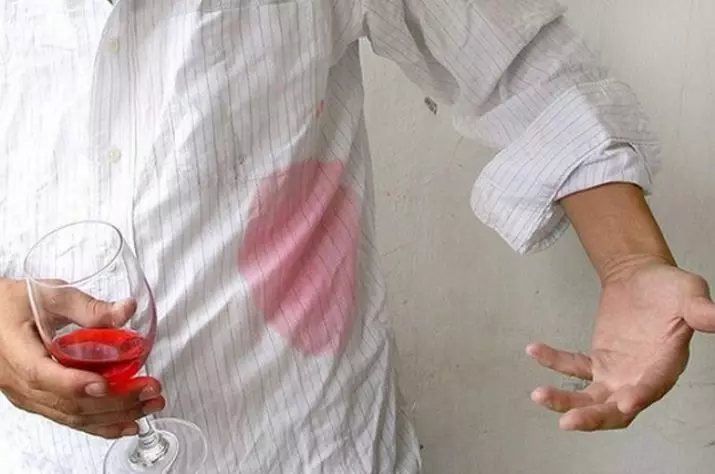 Kako oprati crveno vino (29 fotografija)? Kako i kako ukloniti mrlju na bijeloj odjeći, kako oprati zagađenje od obojene tkanine 21920_2