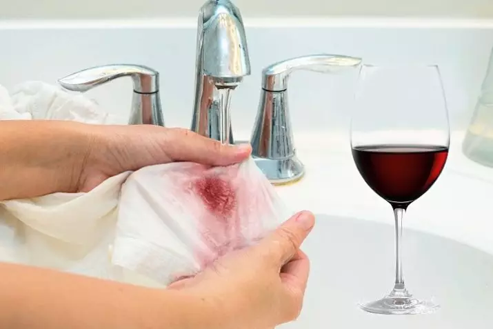 Kako oprati crveno vino (29 fotografija)? Kako i kako ukloniti mrlju na bijeloj odjeći, kako oprati zagađenje od obojene tkanine 21920_29