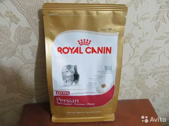 Kuiva ruoka Kissanpensioille Royal Canin: Kissan koostumus jopa 12 kuukautta, syöttö steriloitu pentuja. Se haisee heidät? Annos 22012_2