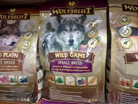 Aliments per a gossos Wolfsblut: per a cadells i gossos adults, la composició dels aliments secs per a gossos amb un llop en l'envàs. Feed per a gossos de races grans petites, mitjanes i grans. Referentacions 22014_33