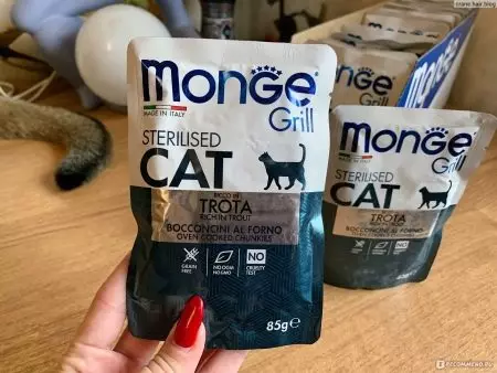 Monge za sterilizirane mačke: suha krma Cat sterilizira 10 kg in njihova sestava, pajki za kastrirane mačke. Hranite se z govejim in postrvi, raca in piščanca. Ocene 22016_18
