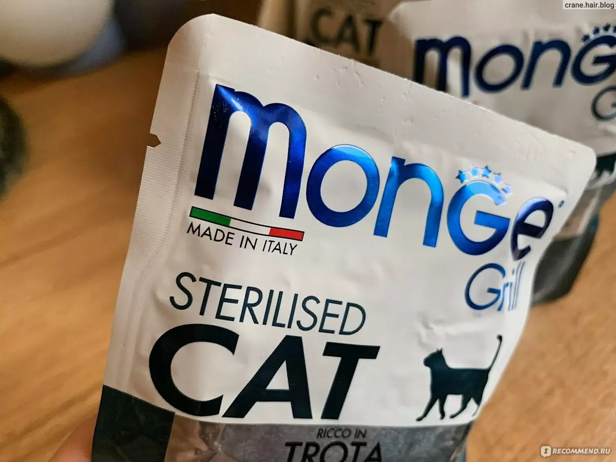 Monge za sterilizirane mačke: suha krma Cat sterilizira 10 kg in njihova sestava, pajki za kastrirane mačke. Hranite se z govejim in postrvi, raca in piščanca. Ocene 22016_26