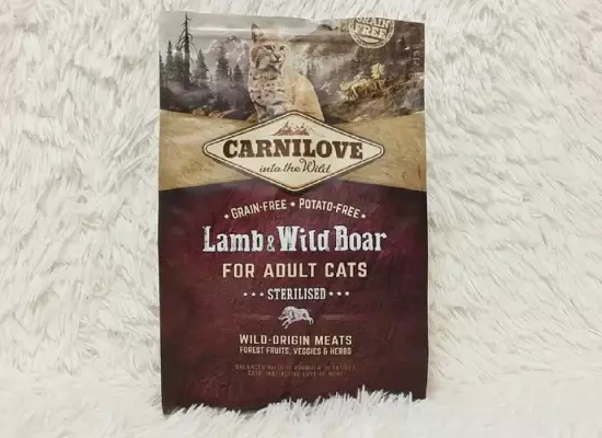 Carnilove Cat Feed: pennut, steriloidut kissat ja kastroitu kissoja, kuiva ja märkä ruoka, niiden koostumus. Arvostelut 22020_23