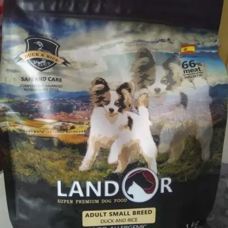 Alimente pentru câini Landor: Pentru rasele mici, mari și medii, pentru cățeluși. Alimente uscate și umede, compoziția lor. Care este mâncarea gratuită mai bună decât altele? Recenzii 22032_20