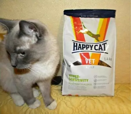 Happy Cat Cat Feed: de gearstalling fan wiet en droech iten foar kittens en sterilisearre katten, iten foar catrated katten. Resinsjes fan beoordelingen 22070_14