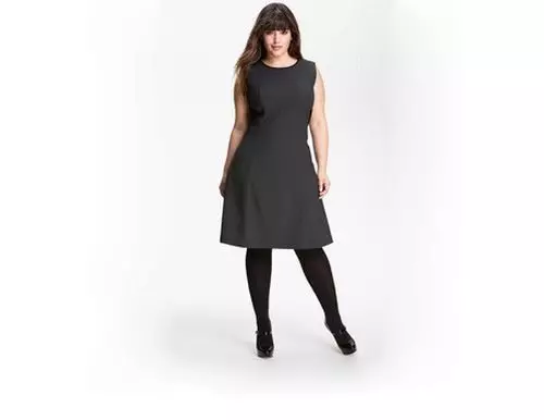 Černé šaty A-silueta pro plné