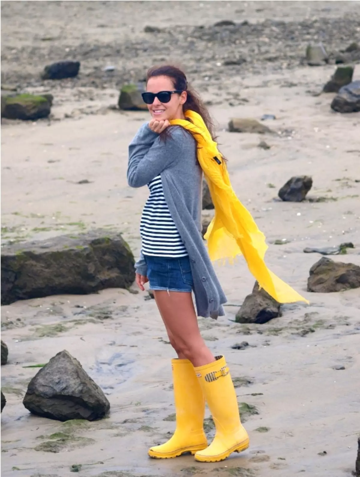Boots kuning (25 foto): Model musim dingin Wanita Kuning 2210_13