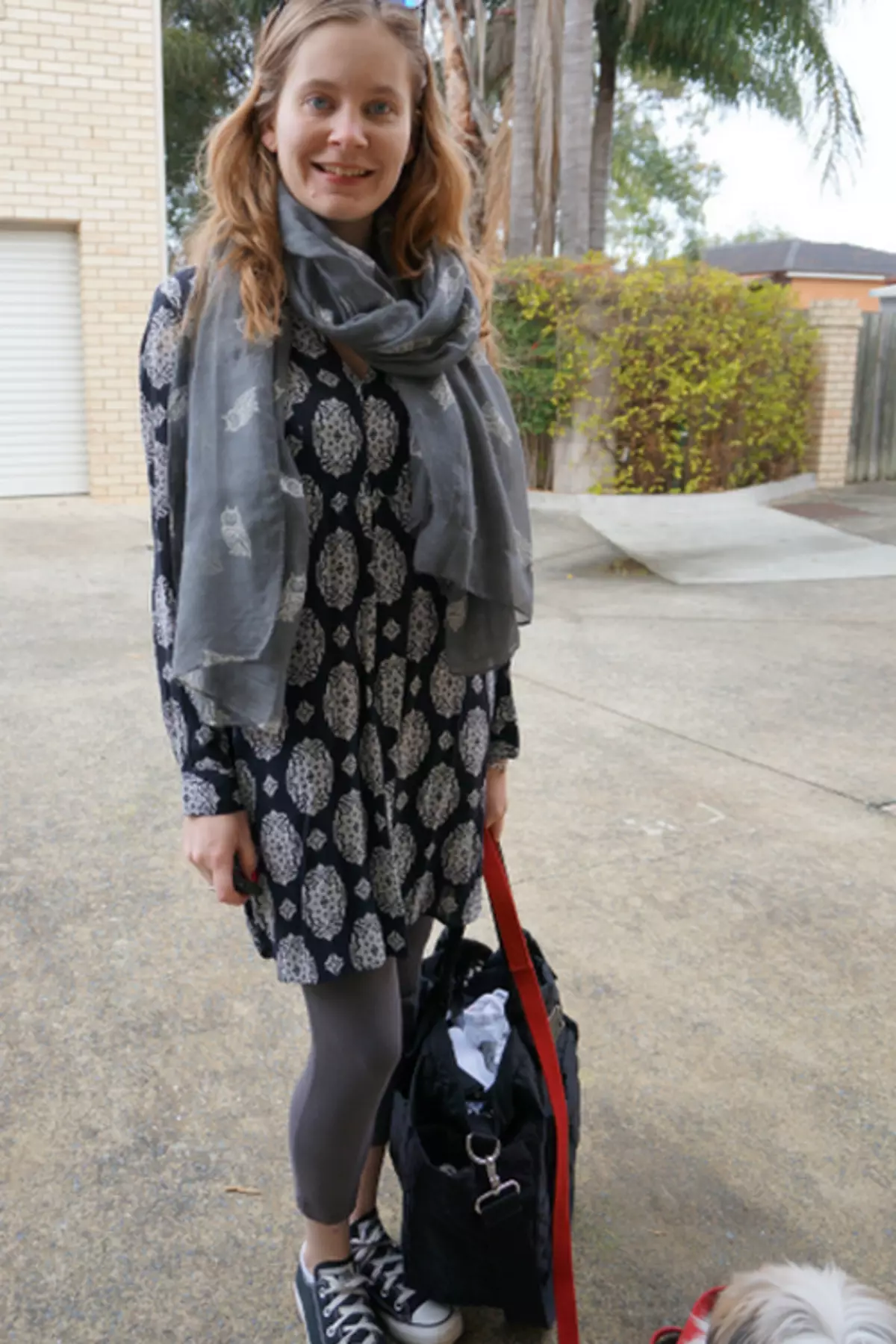 Tas berpakaian dalam kombinasi dengan bal, legging isharf