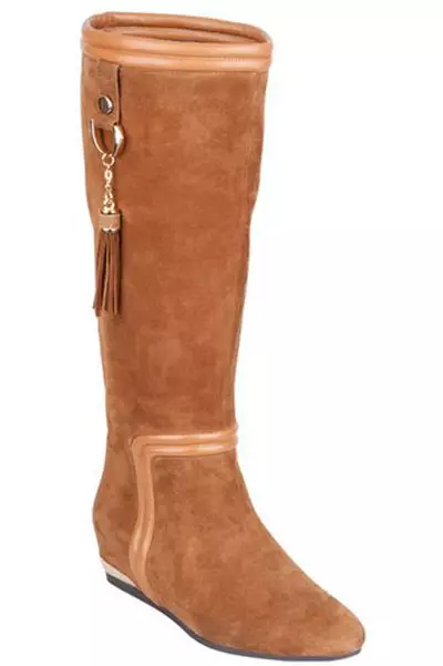 Brown Suede Boots (35 bilder): Hva skal du ha på kvinnelige modeller på hælen og på en kile av brunt ruskind 2237_15