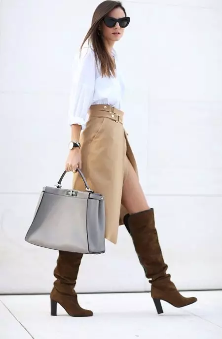 ყავისფერი suede boots (35 ფოტო): რა უნდა ატაროს ქალი მოდელები heel და სცემეს ყავისფერი suede 2237_32