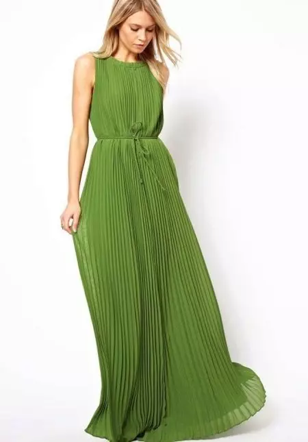 Corrugated long green dress.