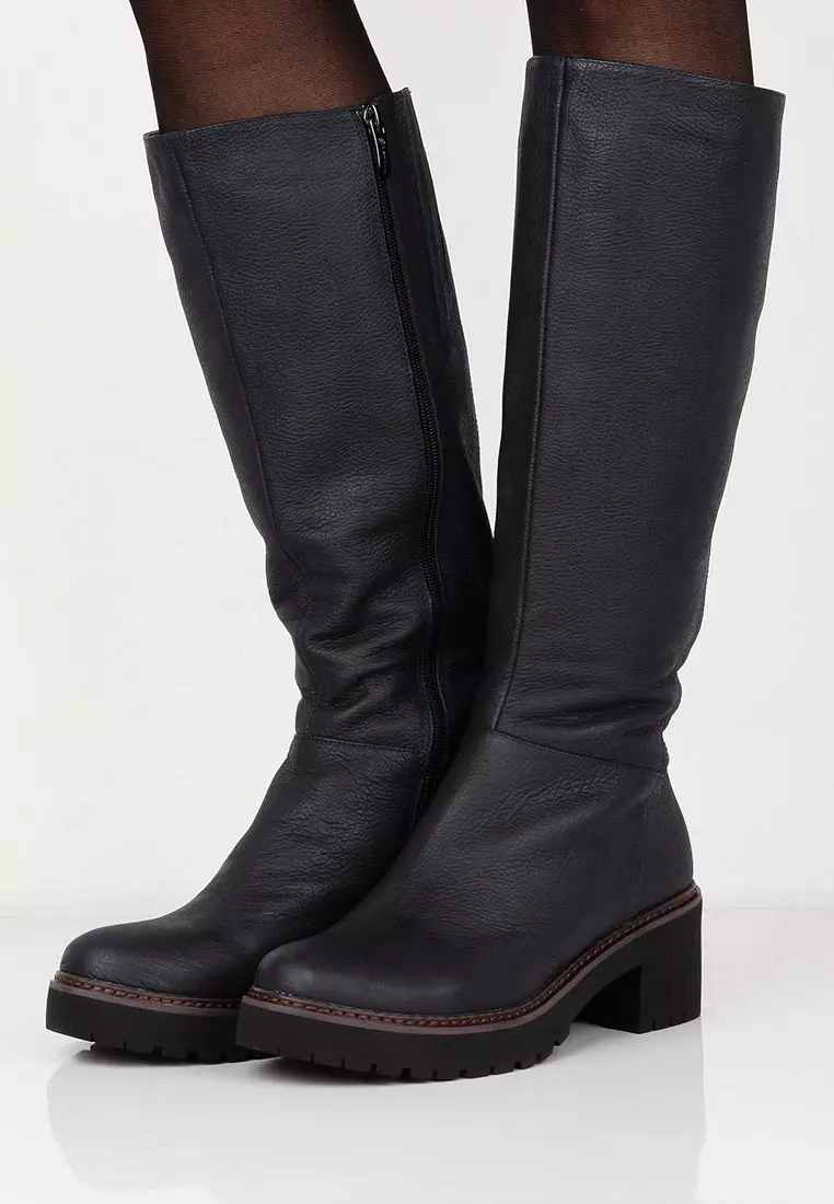 Eurzima Boots (55 bilder): Hva betyr det, kvinners vintermodeller på en bred fot og fasjonable støvler på en tykk såle 2240_33