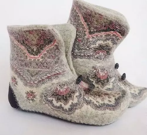 Dámske topánky-topánky (64 fotiek): Zimné topánky, izolované plstené modely pre blesk 2247_10