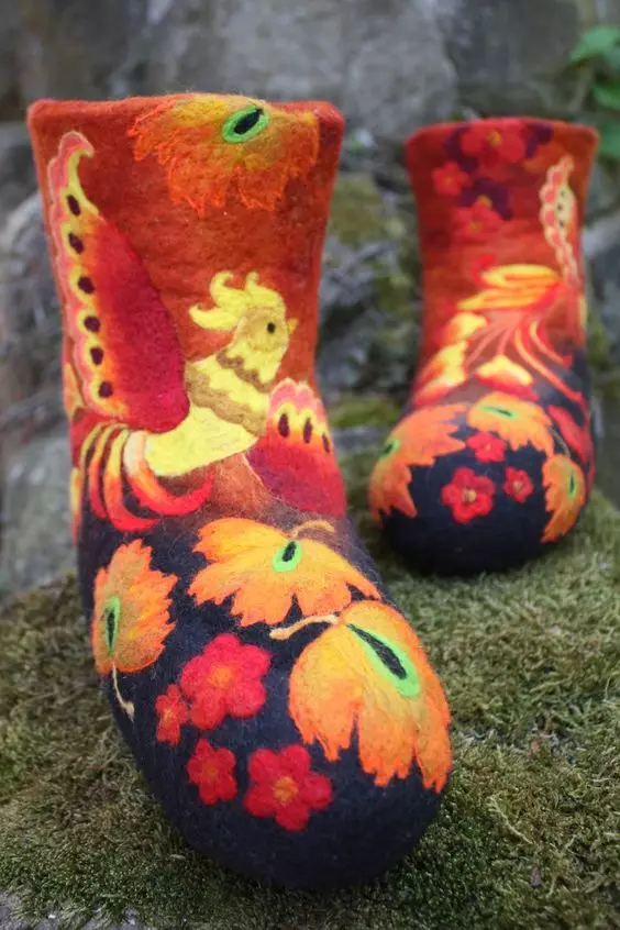 ქალთა ფეხსაცმელი- boots (64 ფოტო): ზამთრის ფეხსაცმელი, იზოლირებული იგრძნო მოდელები lightning 2247_2