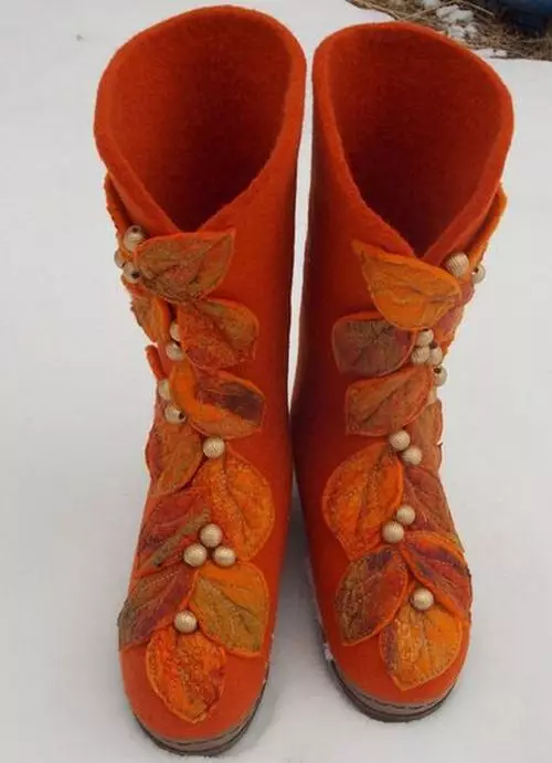 Bottes pour femmes (64 photos): chaussures d'hiver, modèles de feutre isolés pour la foudre 2247_26