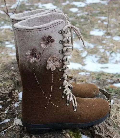 Bottes pour femmes (64 photos): chaussures d'hiver, modèles de feutre isolés pour la foudre 2247_31