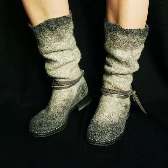 Жіночі чоботи-валянки (64 фото): взуття для зими, утеплені повстяні моделі на блискавці 2247_32