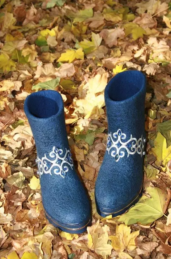 Жіночі чоботи-валянки (64 фото): взуття для зими, утеплені повстяні моделі на блискавці 2247_64