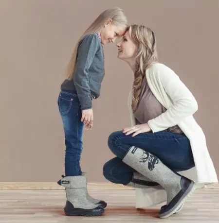 Почувствувани чизми (97 фотографии): женски и детски чизми - чизми, топли зимски модели од почувствувани, со кои носат модерни природни чизми, осврти 2252_7