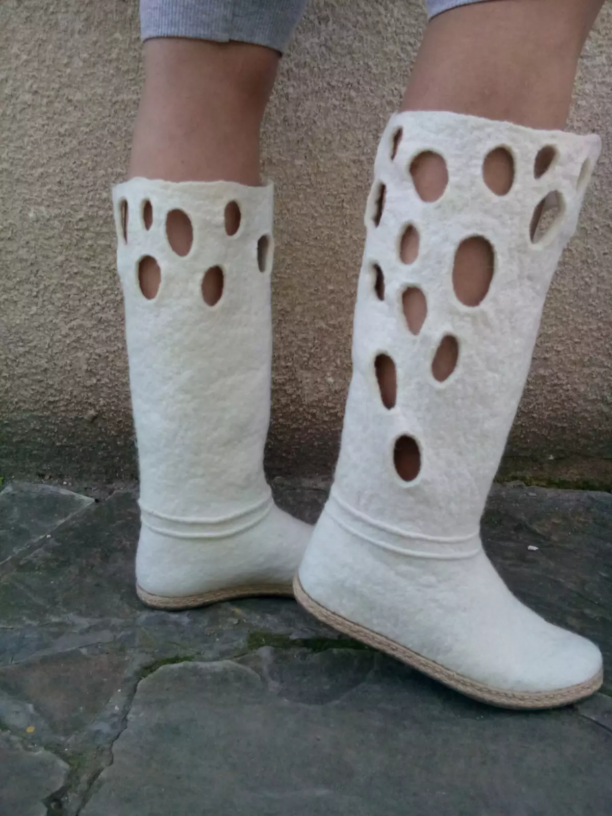 Почувствувани чизми (97 фотографии): женски и детски чизми - чизми, топли зимски модели од почувствувани, со кои носат модерни природни чизми, осврти 2252_83