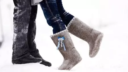 Botas de feltro (97 fotos): botas femininas e nenos - botas, modelos de inverno cálidos de feltro, cos que usan botas naturais de moda, comentarios 2252_88