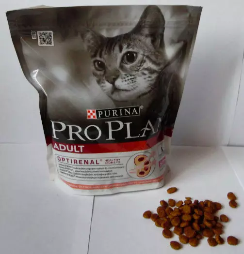 Alimentación seca para gatos Purina Pro Plan: Composición y tipos. Dieta veterinaria Ur urinaria y delicada, esterilizada y otra alimentación. Tarifa diaria. Comentarios 22666_24