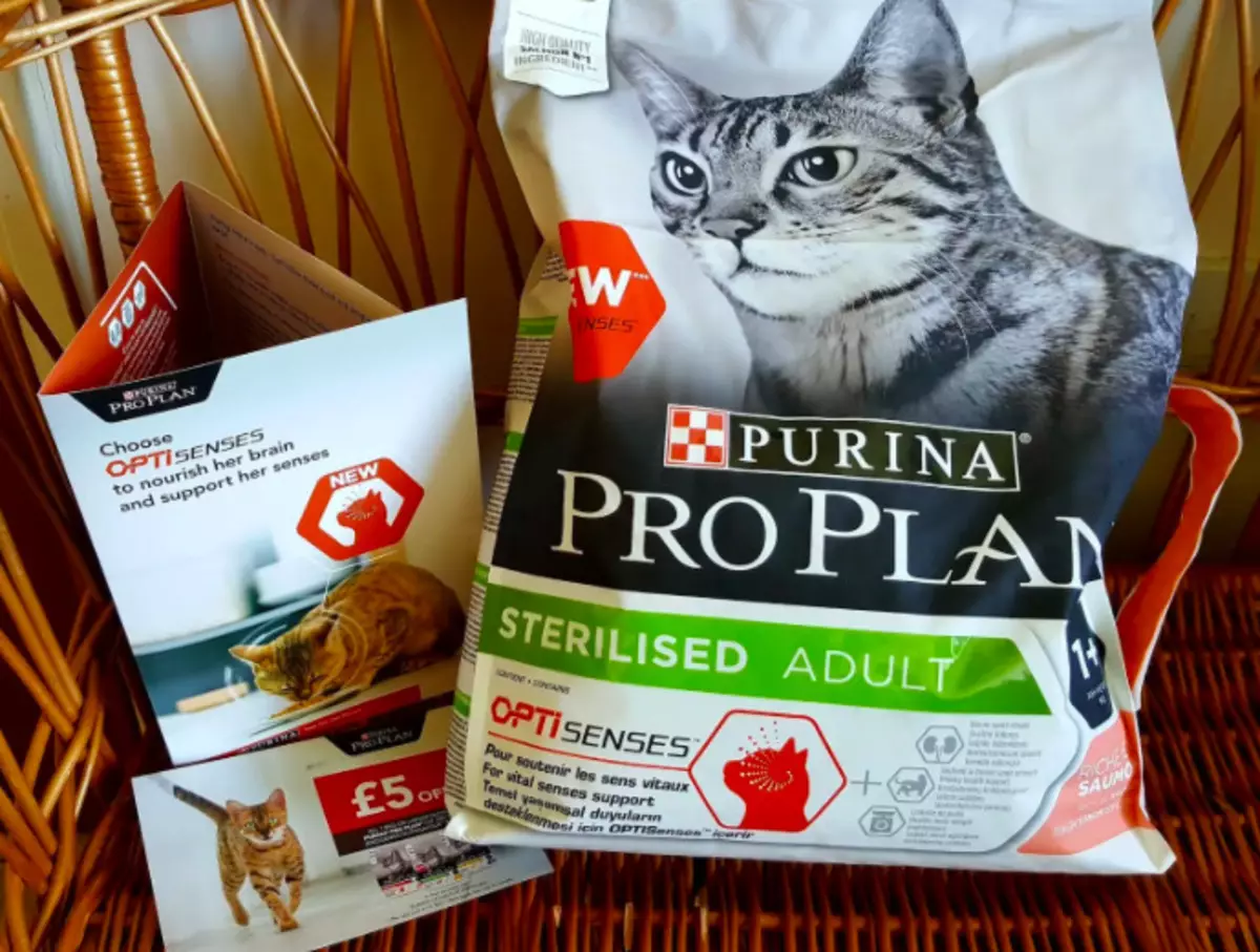 Feed garing kanggo kucing Purina Pro Rencana: Komposisi lan jinis. Diet Veterinary lan alus, disterilisasi lan feed liyane. Tingkat saben dina. Ulasan 22666_25