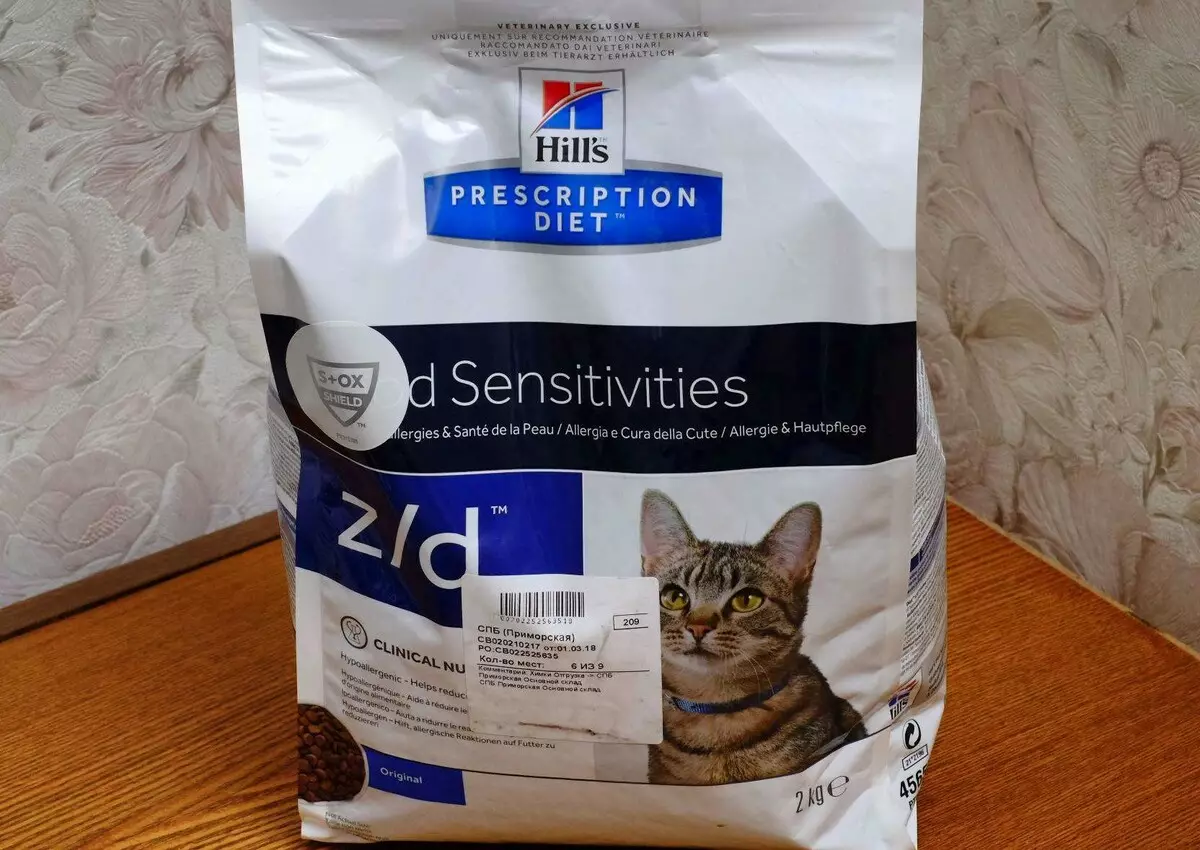 Hill's Cat Feed: Sammansättning av Feline Feed. Konserverad mat för katter. Är de den bästa Purina Pro Plan och Royal Canin? Foder med grönsaker och kyckling. Recensioner 22688_18