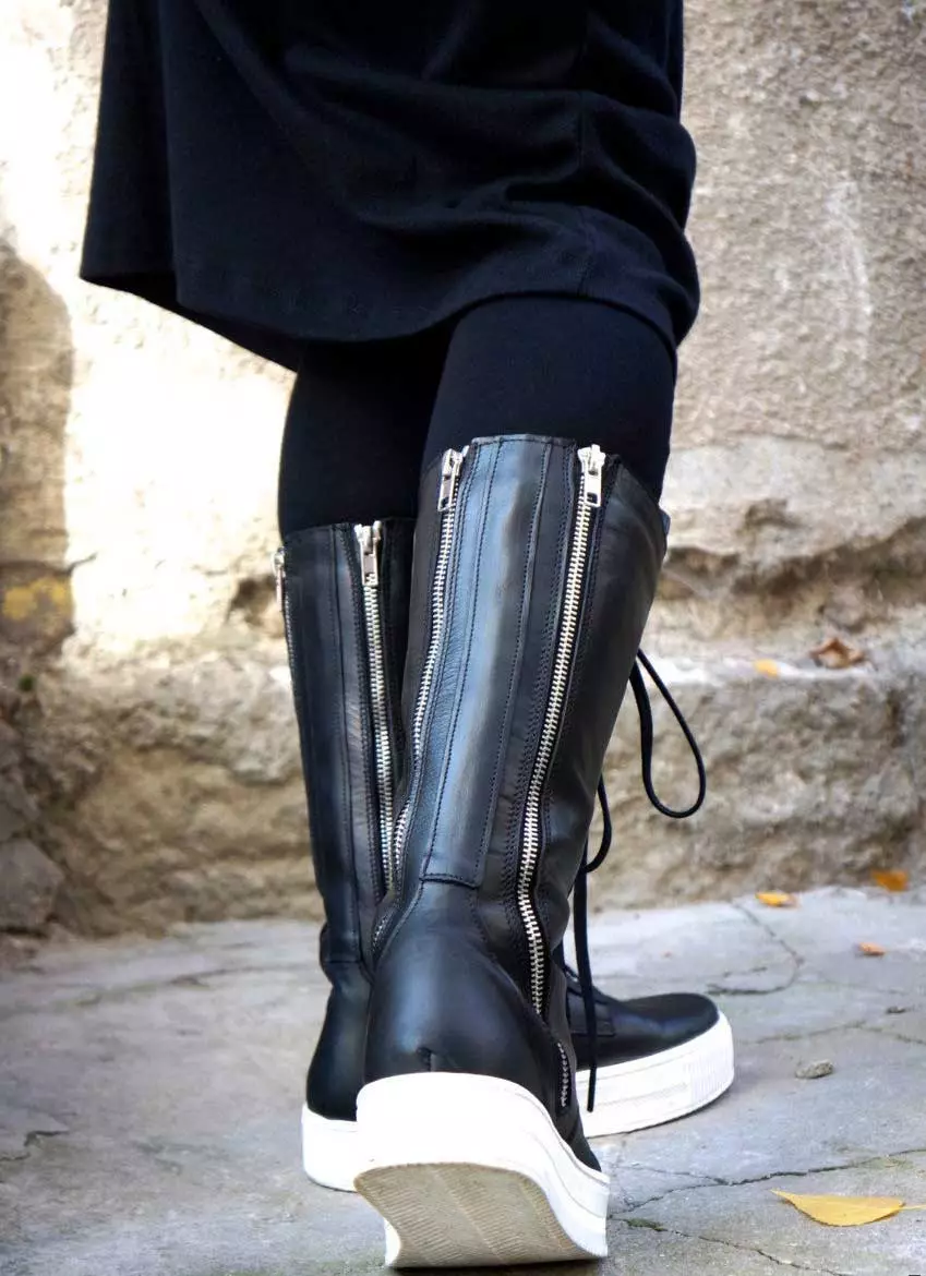 Boots (159 poze): Modele la modă și frumoase feminine 2021-2022, companii populare Gianmarco Lorenzi, Bazele, Mara și Marc Jacobs 2269_74