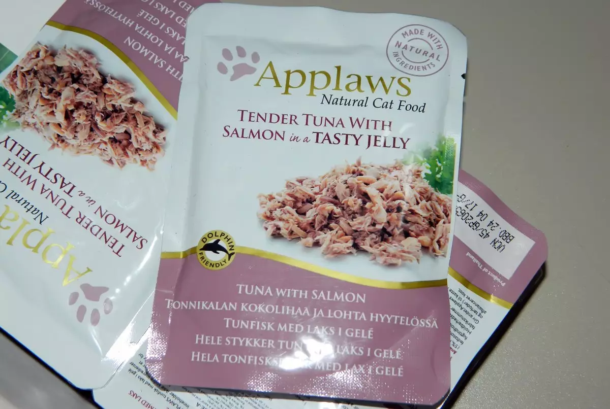 Cat feed Appaws: cica és sterilizált macskák, összetételük. Száraz hírnök és nedves takarmány, felülvizsgálatuk. Vélemény 22701_22