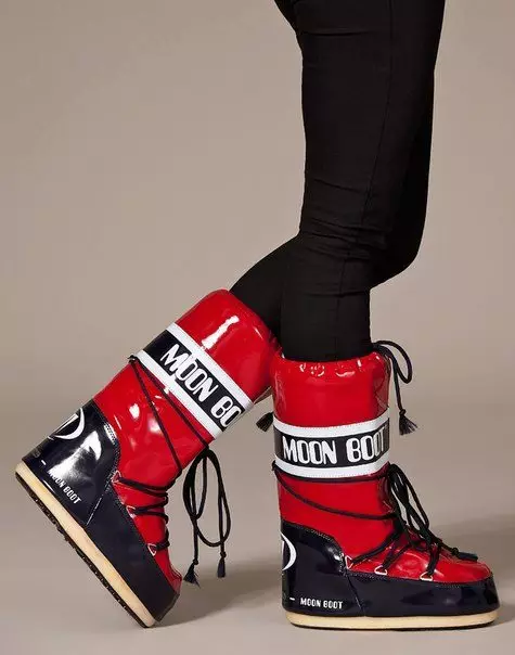 Женски зимски чизми (85 фотографии): изолирани модели со високи удари за зимата, со што носењето расположение на клин, осврти 2270_11