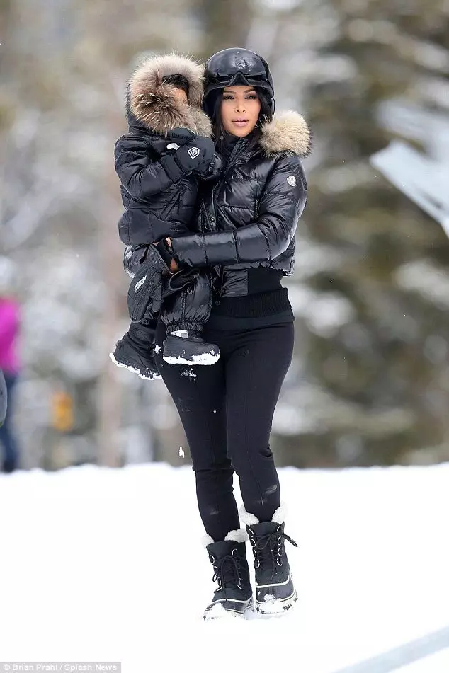 Ženske zimske čizme (85 fotografija): Izolirani modeli visokih udara za zimu, s kojim nose raspoloženje na klinu, recenzije 2270_14