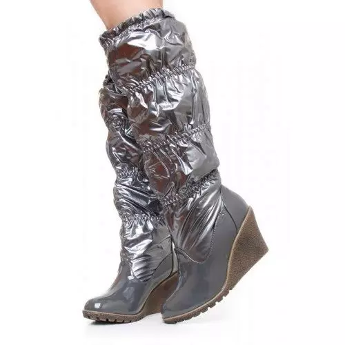 Kvinders Winter Duty Boots (85 billeder): Isolerede høje slagmodeller til vinteren, som iført et humør på en kile, anmeldelser 2270_29