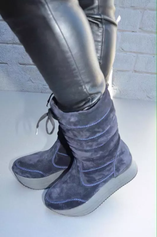 Ženske zimske čevlje (85 fotografij): Izolirani visoki blow modeli za zimo, s katerimi nosi razpoloženje na klin, pregledi 2270_39